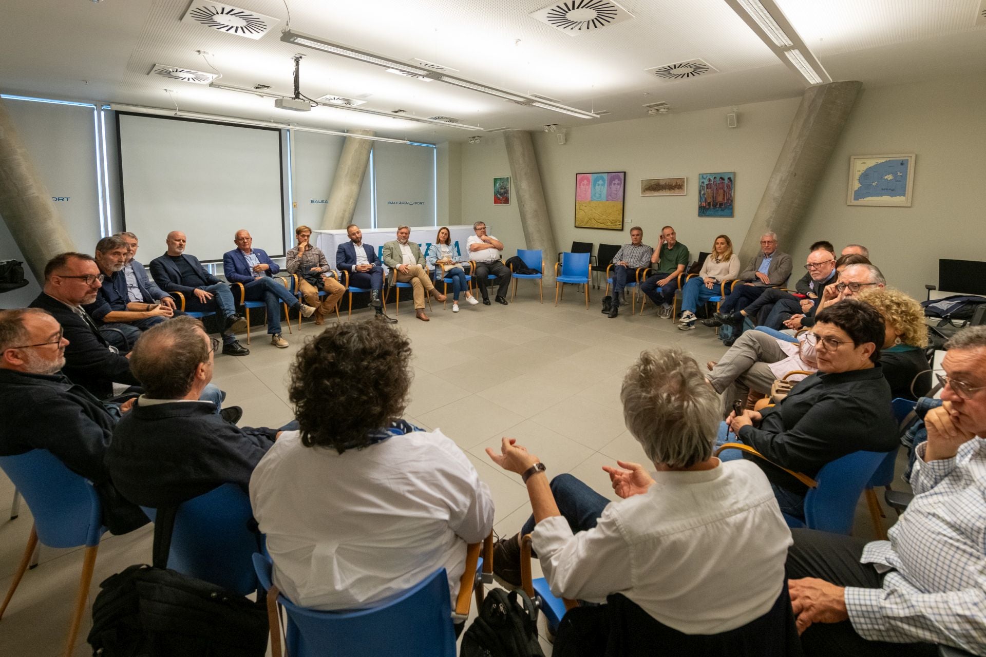 La reunión de constituación de la Alianza, celebrada en la Casa de la Paraula.