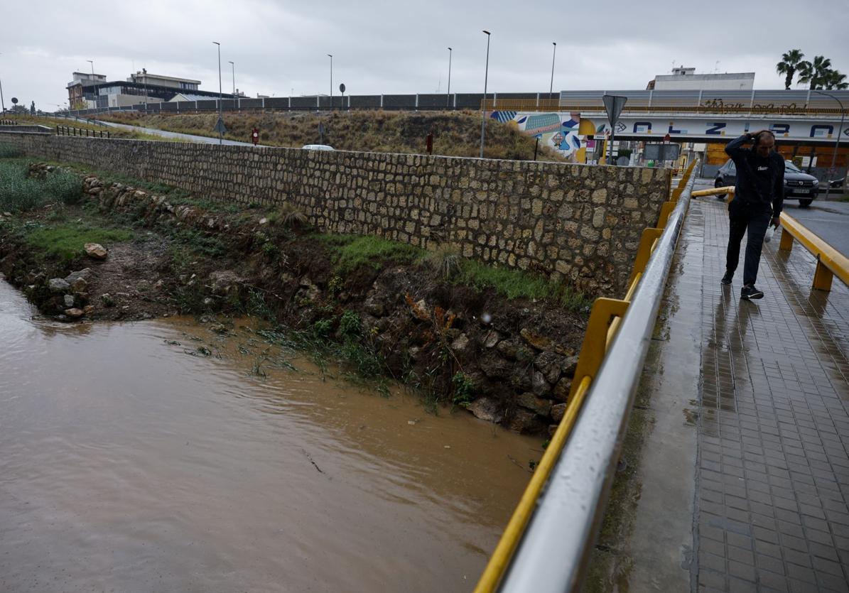 Alzira suspende clases y cierra instalaciones deportivas este martes por las fuertes lluvias