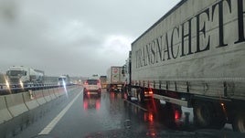 Carretera cortada en la A3 por los efectos de la dana.