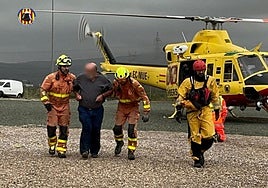 Una de las personas recatadas.