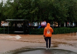 Una calle inundada en Llombai.