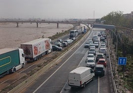 Estado de la V-30, a la altura de la Torre, a media mañana.