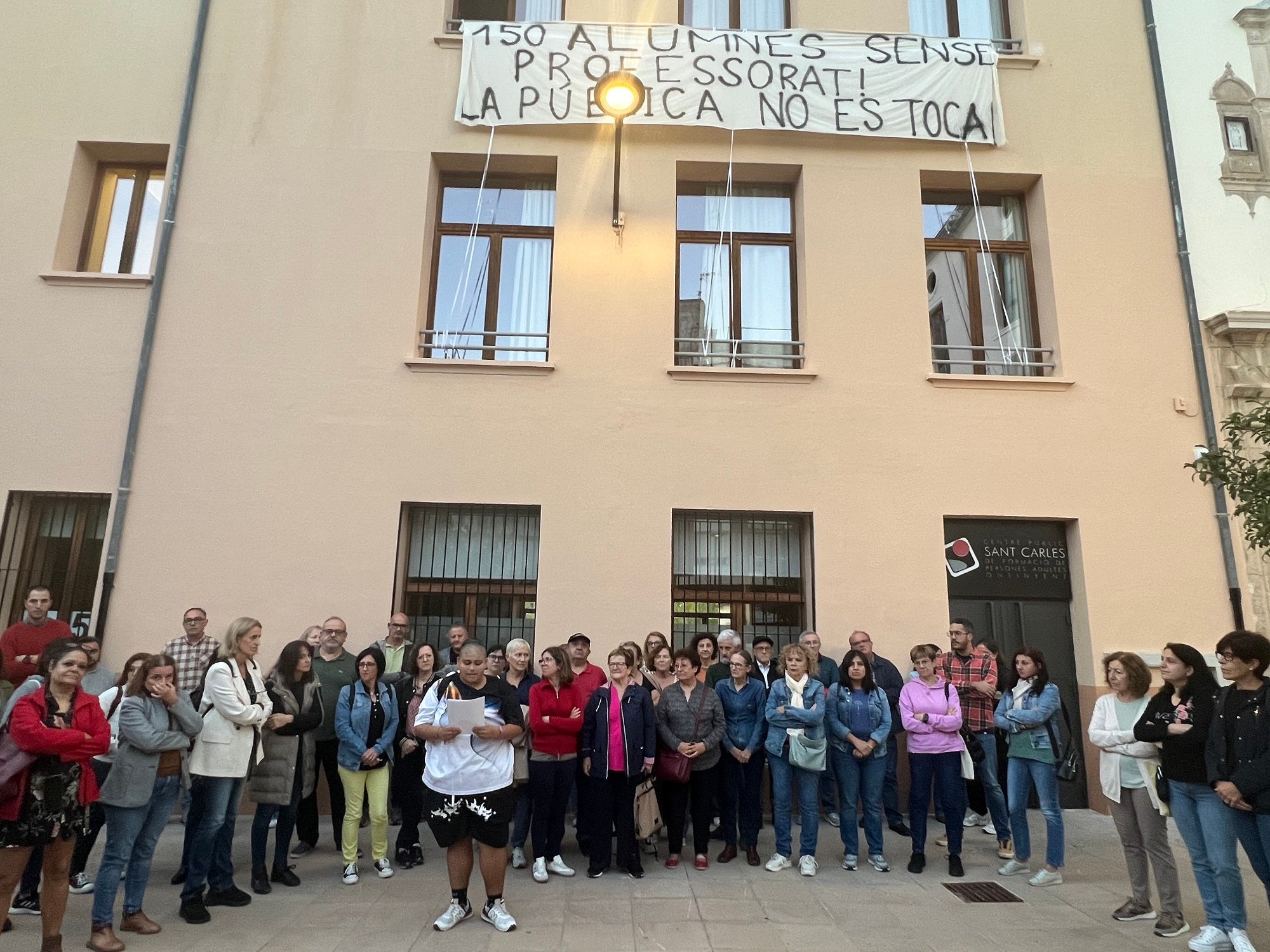 Una de las concentraciones de la comunidad educativa del centro.