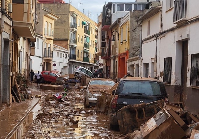 La destrucción generada por la DANA en las calles de Aldaia.