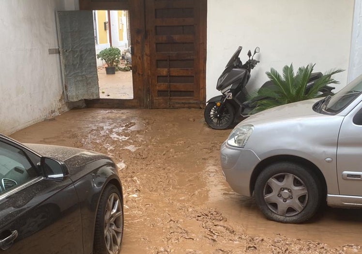 Así estaba este jueves la casa de los padres de Guille en Picanya.