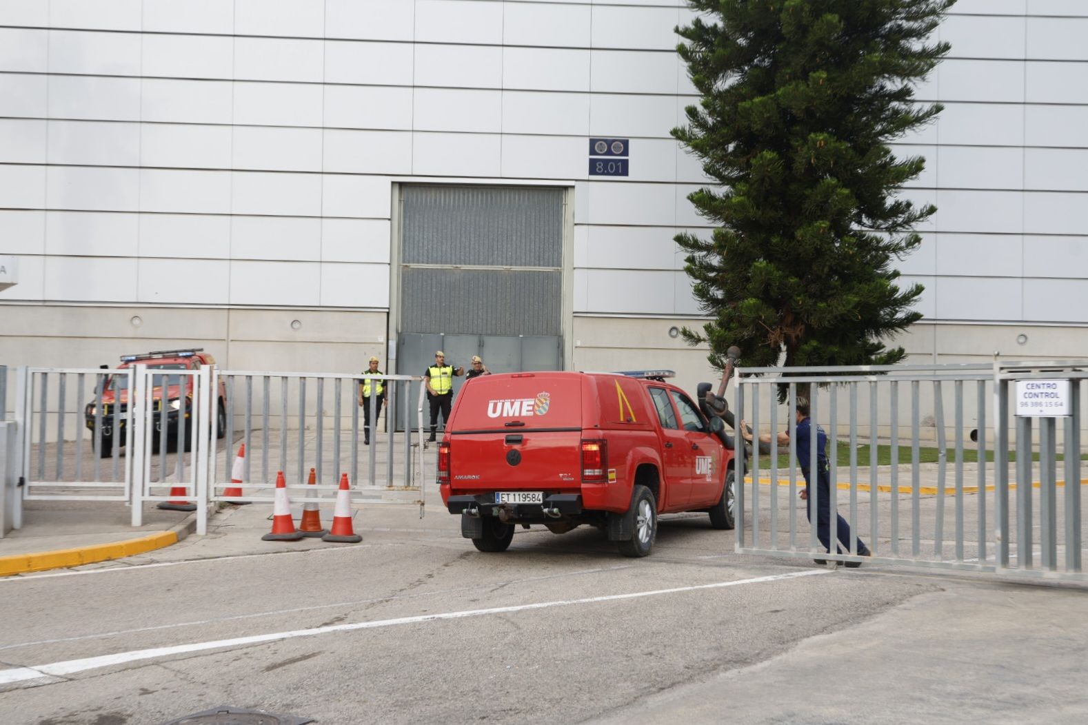 Fotos de la llegada de cadáveres a la morgue instalada en Feria Valencia