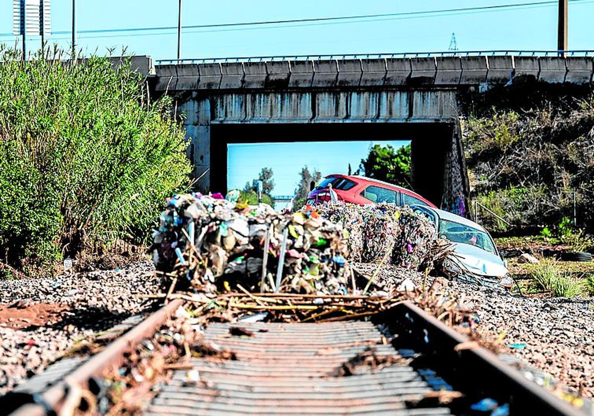 La DANA deja 80 kilómetros de desperfectos en las vías de Cercanías