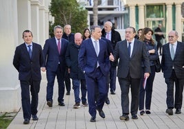 Salvador Navarro y Vicente Boluda, junto a más empresarios.