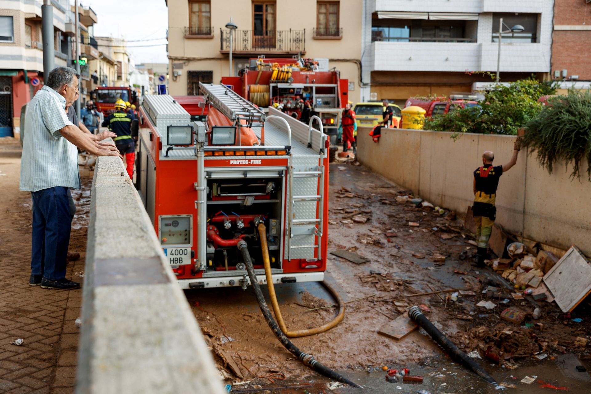 Los rescates continúan entre el barro en los pueblos afectados por la DANA