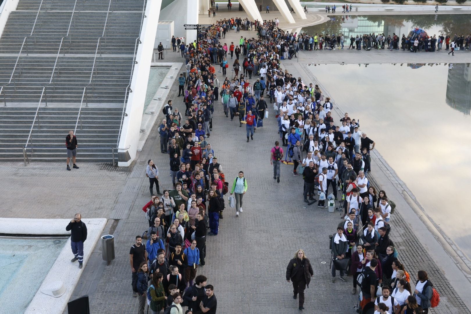 Fotos: miles de voluntarios acuden al Museo Príncipe Felipe de Valencia