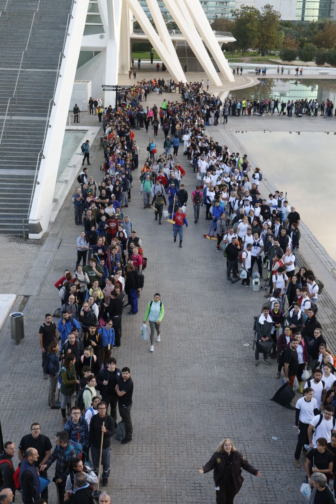 Fotos: miles de voluntarios acuden al Museo Príncipe Felipe de Valencia