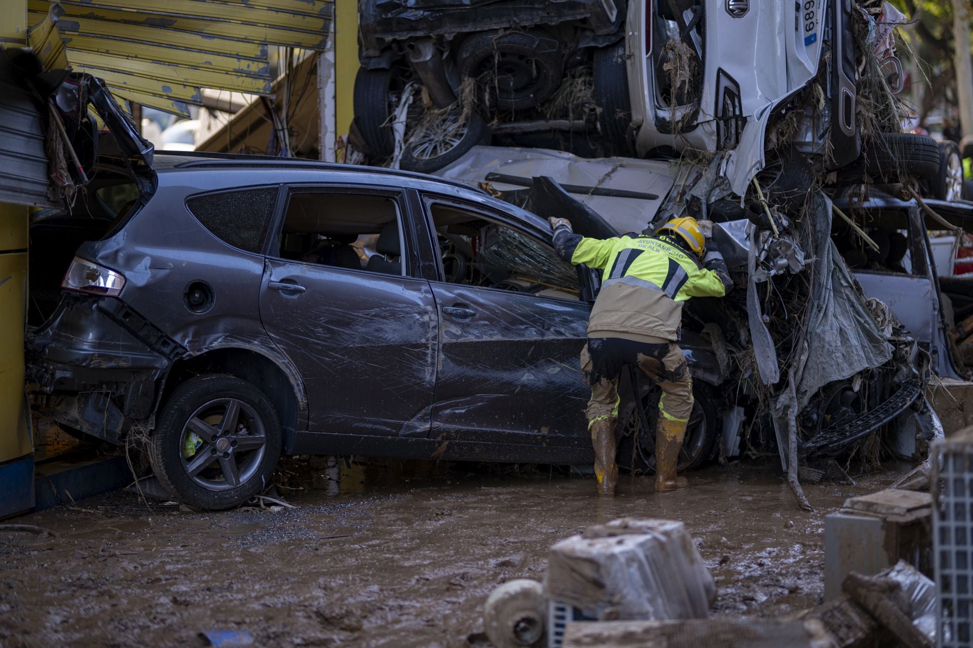 Los trabajos de rescate continúan en los pueblos de Valencia siete días después de la DANA