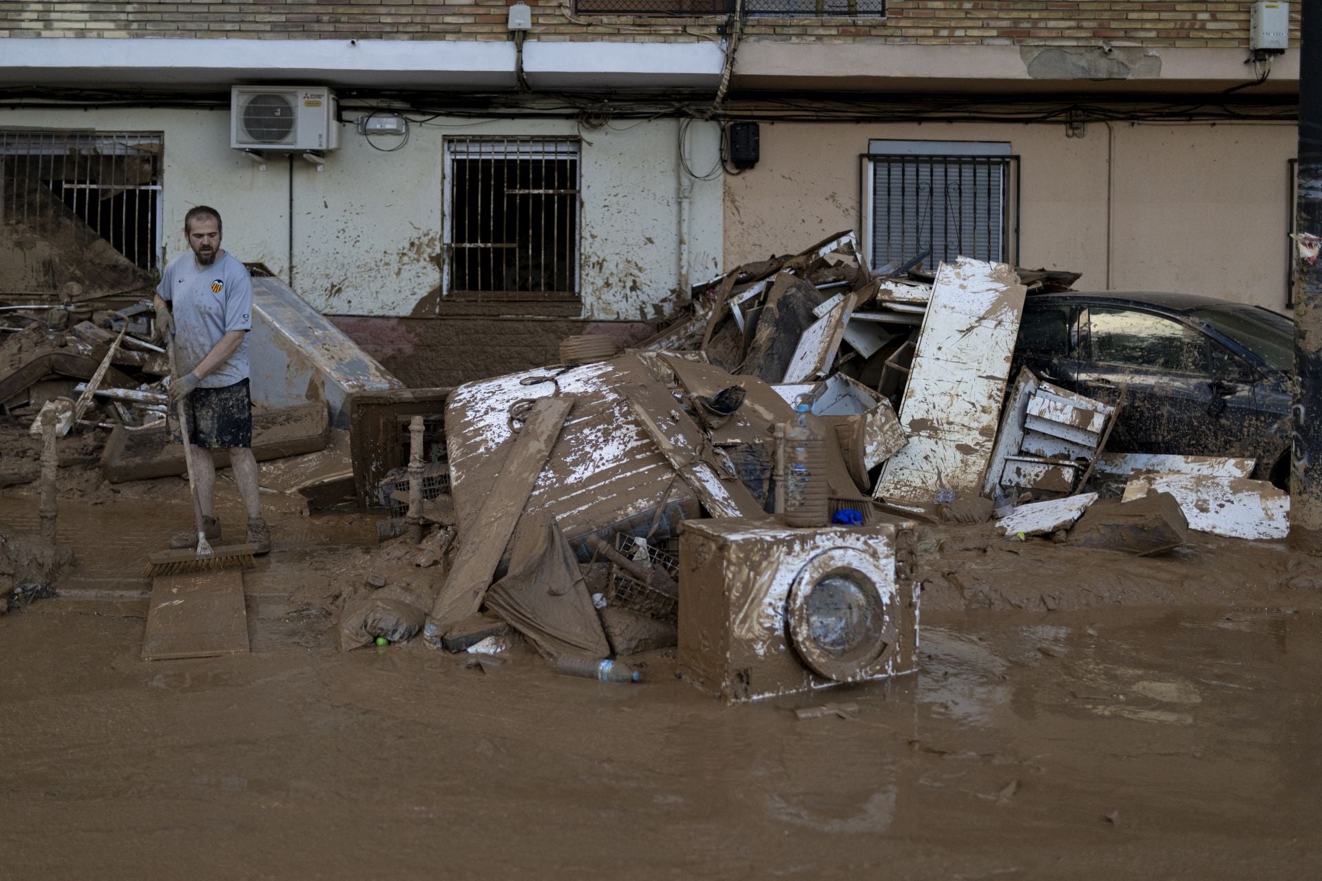 Los trabajos de rescate continúan en los pueblos de Valencia siete días después de la DANA