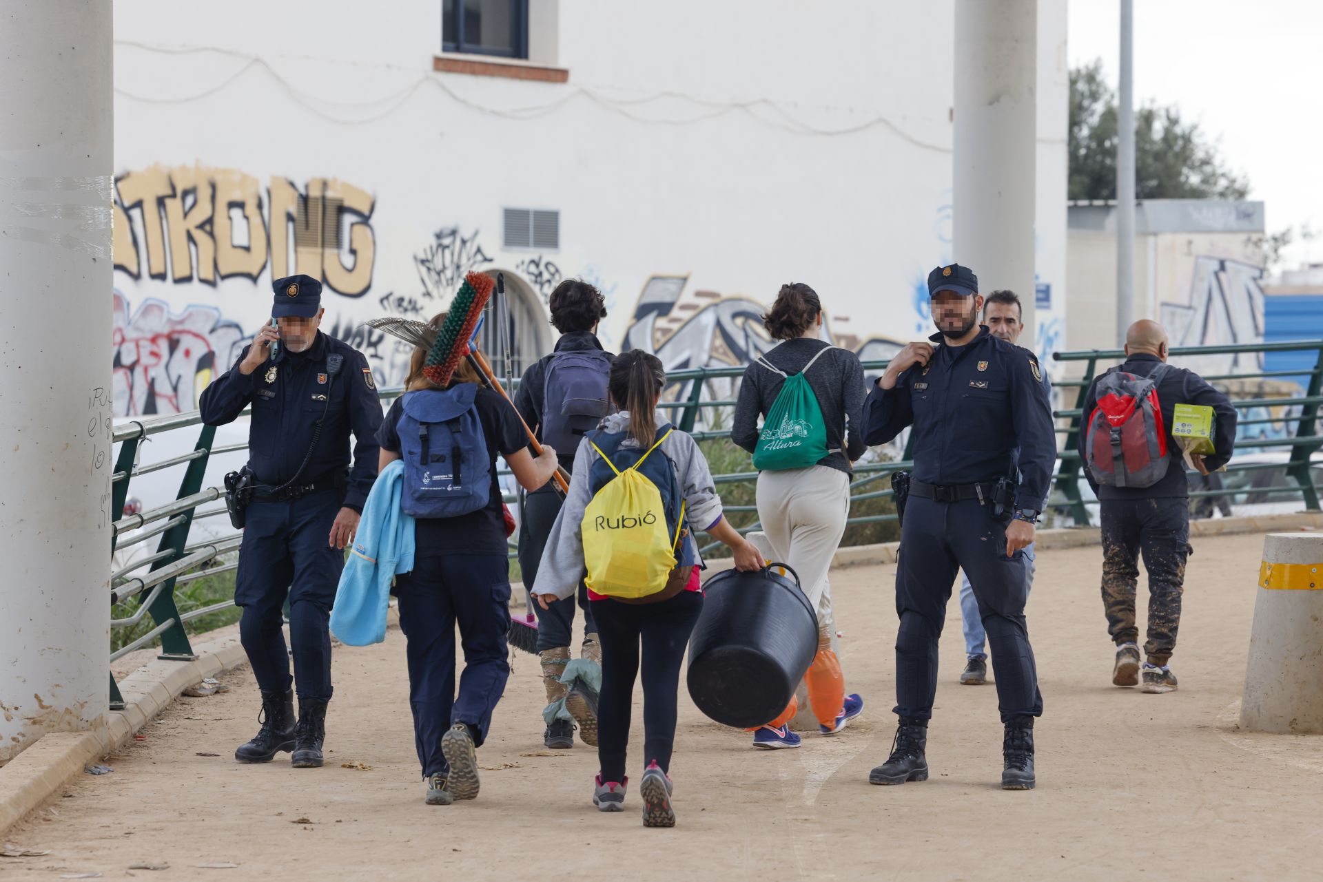 Los trabajos de rescate continúan en los pueblos de Valencia siete días después de la DANA