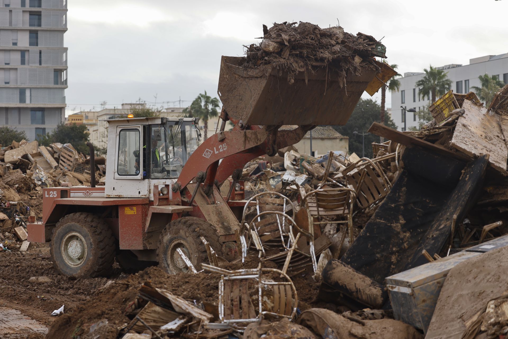 Los trabajos de rescate continúan en los pueblos de Valencia siete días después de la DANA