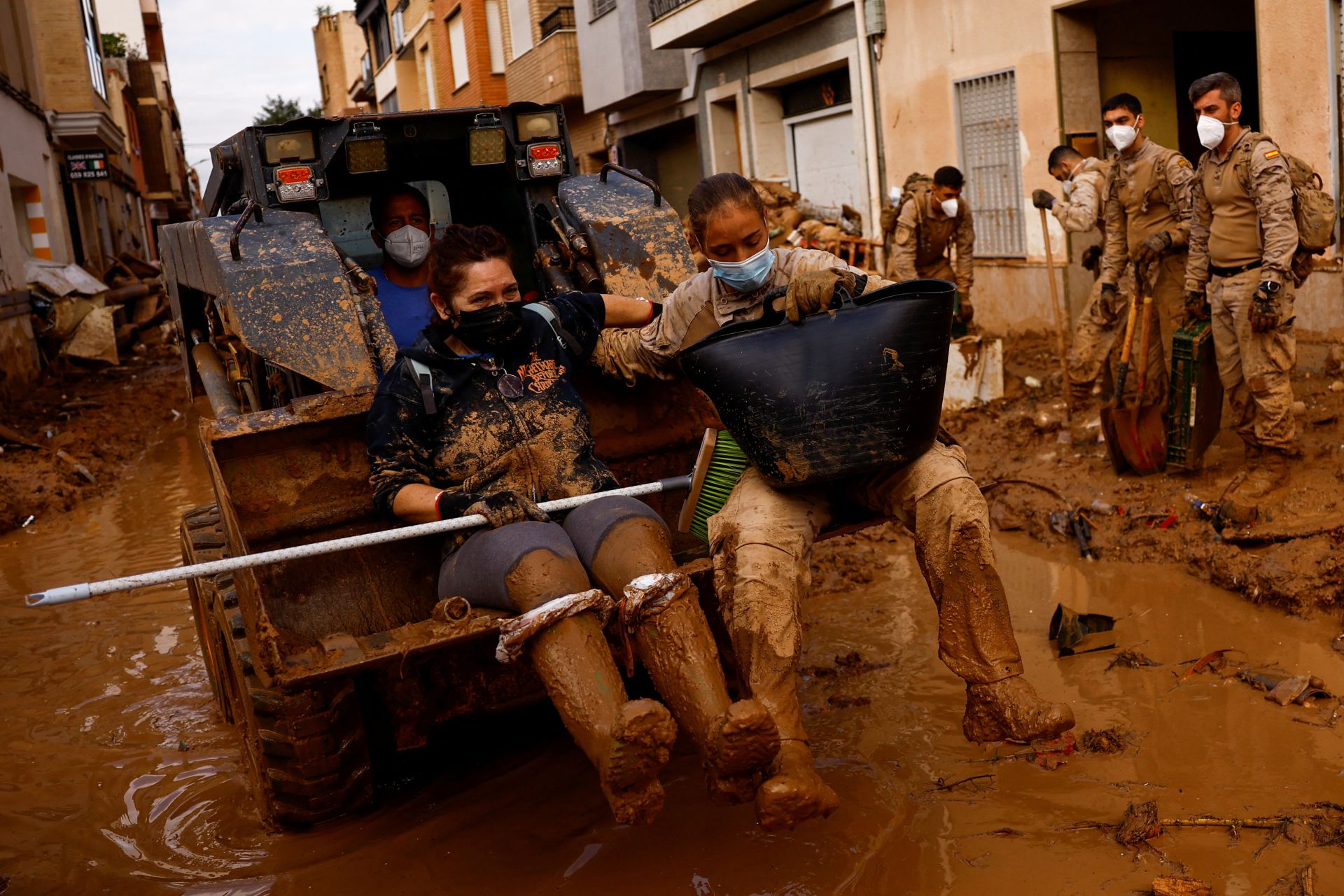 Los trabajos de rescate continúan en los pueblos de Valencia siete días después de la DANA