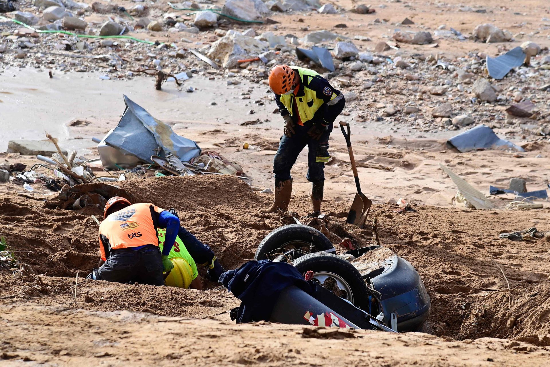 Los trabajos de rescate continúan en los pueblos de Valencia siete días después de la DANA