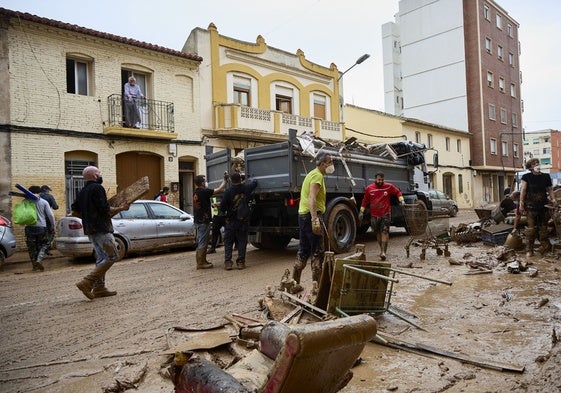 La Torre acelera la limpieza de calles y bajos