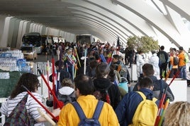 Voluntarios en la Ciudad de las Artes.