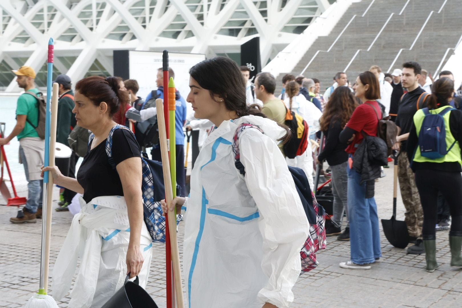 Fotos: voluntarios en la Ciudad de las Artes y las Ciencias de Valencia