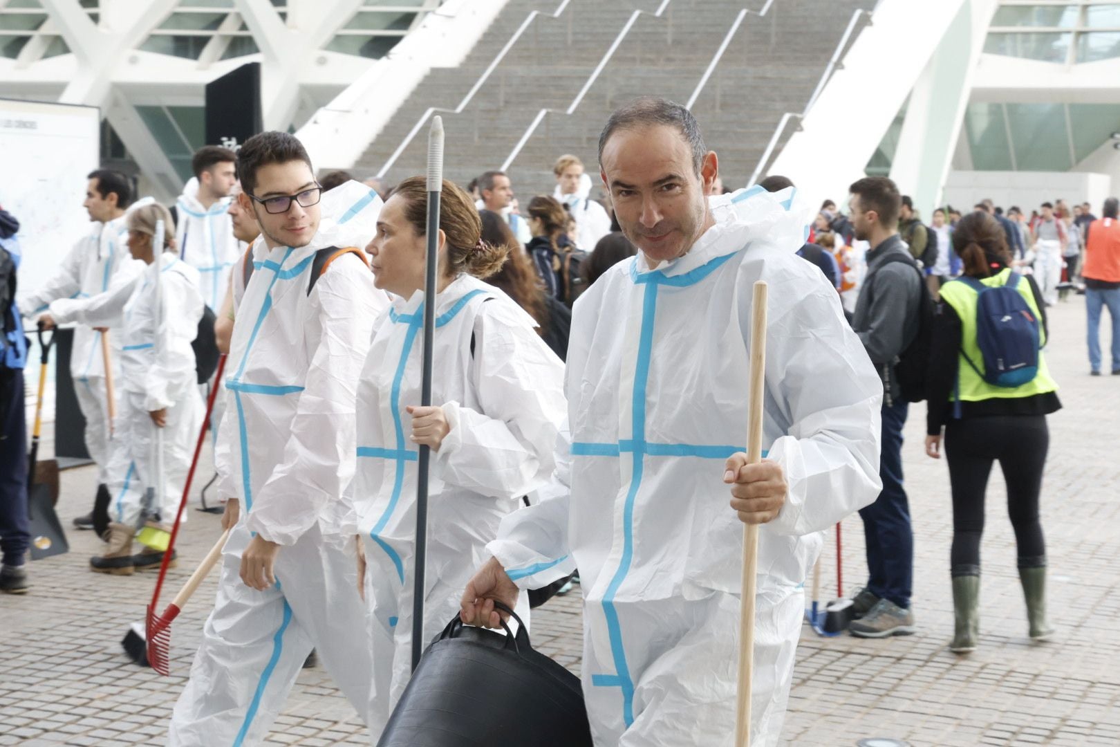 Fotos: voluntarios en la Ciudad de las Artes y las Ciencias de Valencia