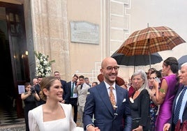 Carla y Mario, a la salida de la iglesia de Sant Jordi en Paiporta, poco más de un mes antes de la DANA.