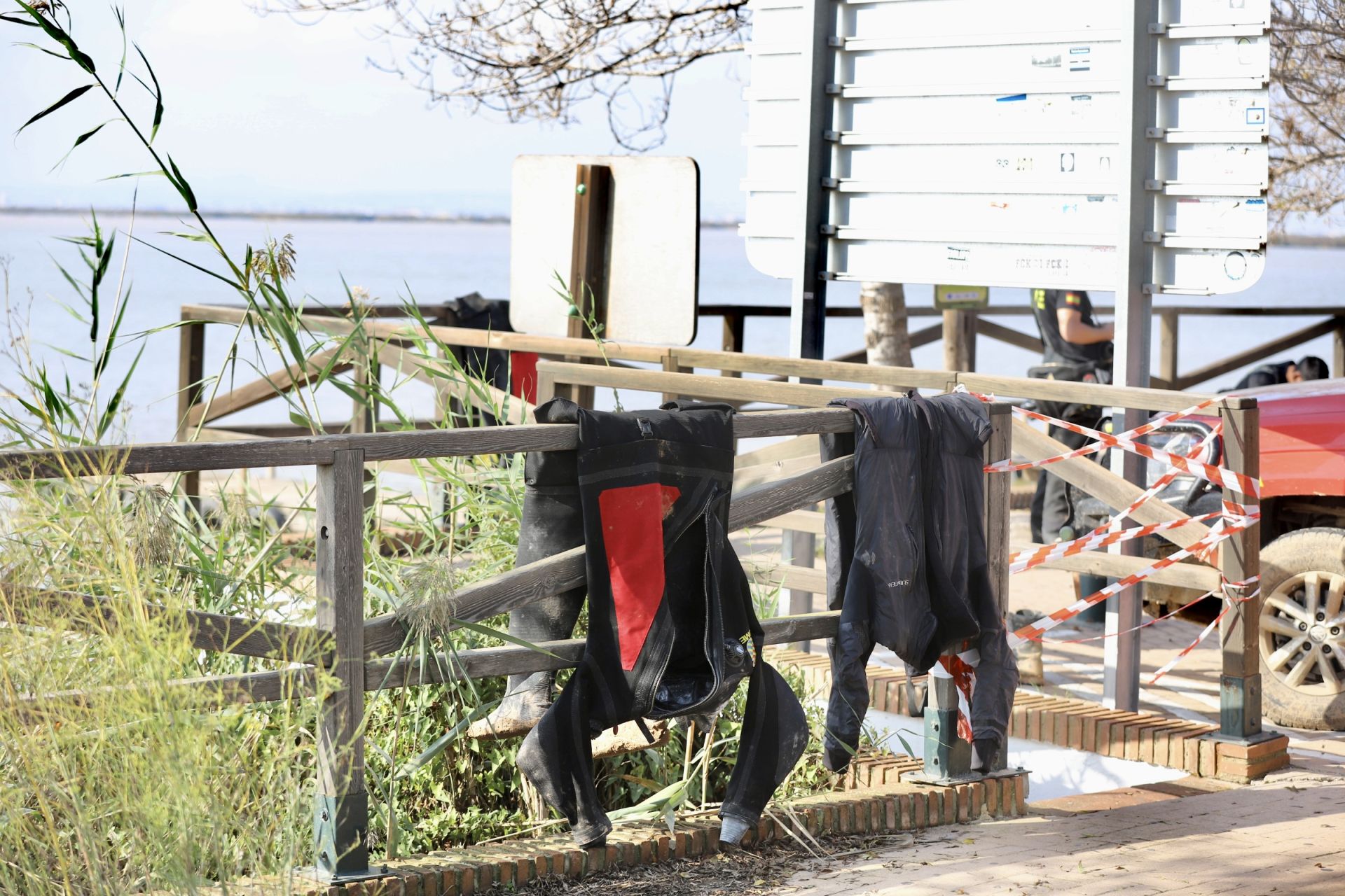 La UME sigue la búsqueda de cuerpos en la Albufera