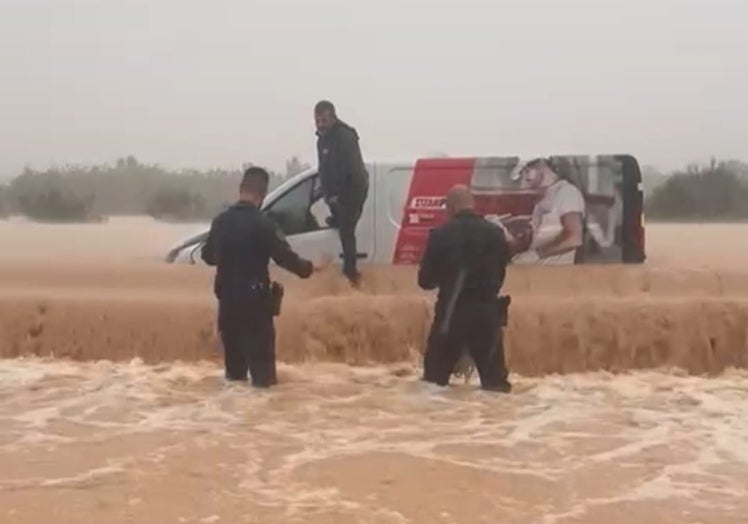 Un momento de los angustiosos rescates en la A3.