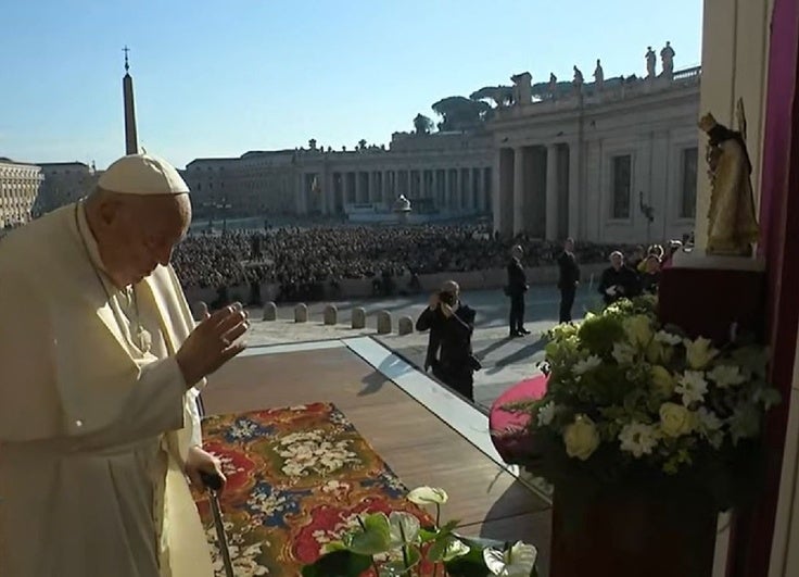 El Papa, junto a la imagen de la Virgen de los Desamparados