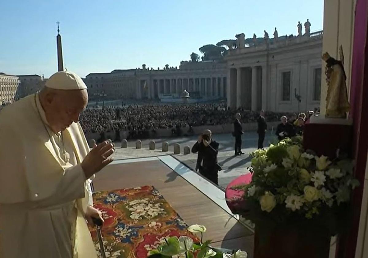 Una imagen de la Virgen de los Desamparados preside la audiencia del Papa