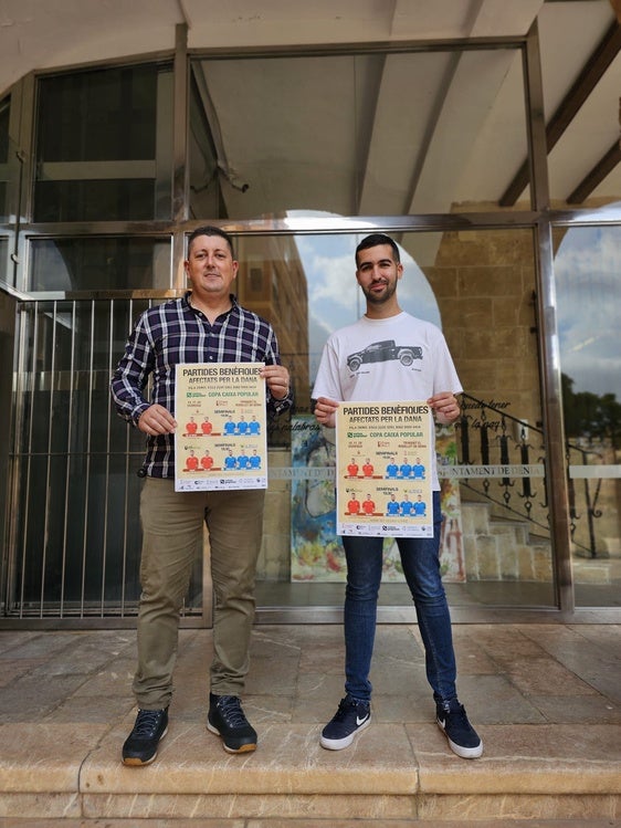 El presidente del Club Pilota Dénia y el concejal de Deportes.