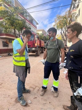 El alcalde, al pie del cañón, gestionado las actuaciones para que las calles estén limpias lo antes posible.