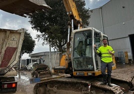 Diego, junto a su principal herramienta de trabajo.