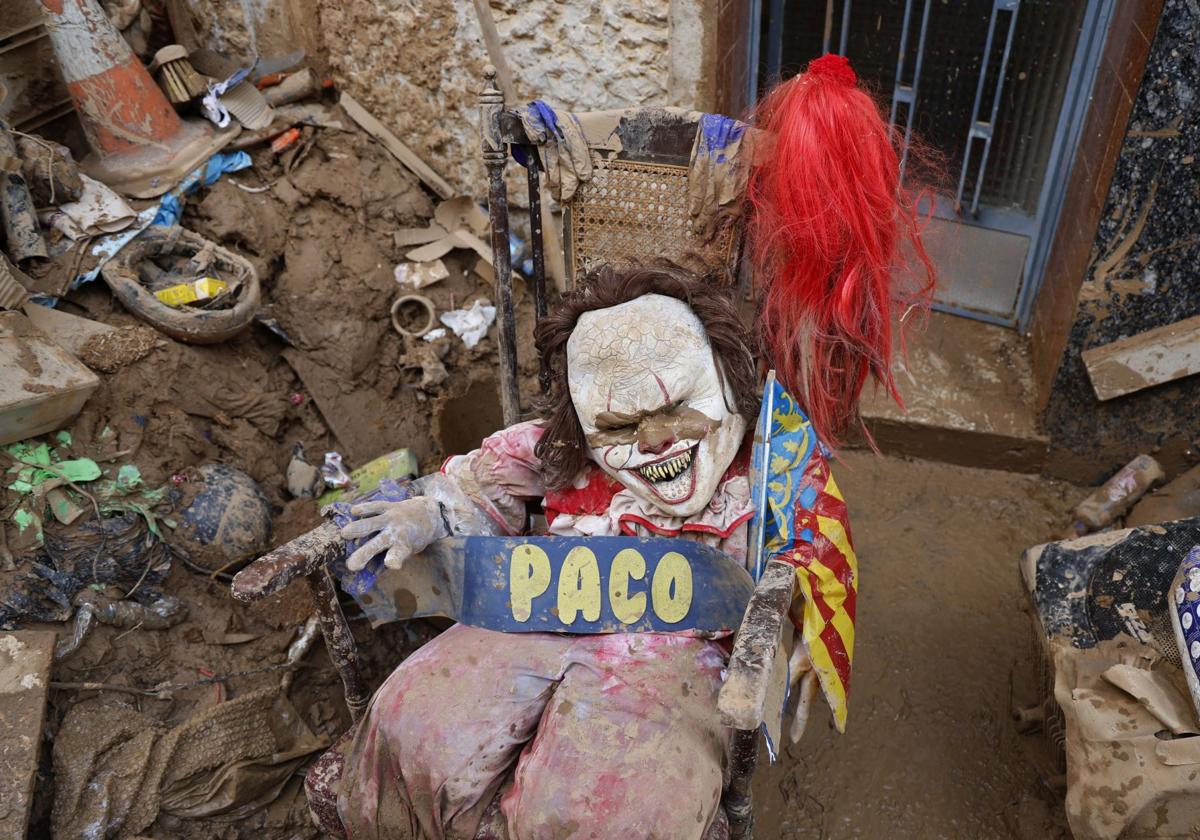 Paco, el payaso que ahora es parte de la decoración de una calle de Paiporta.