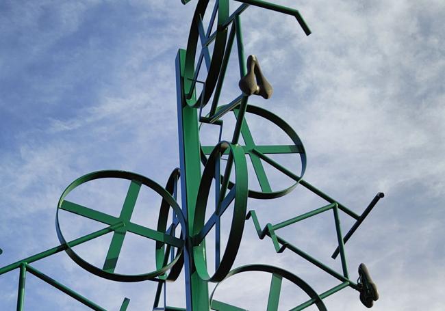 Escultura en homenaje a Jorge Meliá Lafarga.