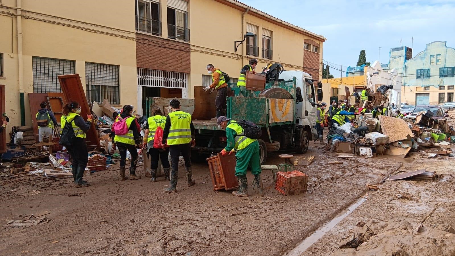 Voluntarios de Xàtiva en Algemesí.