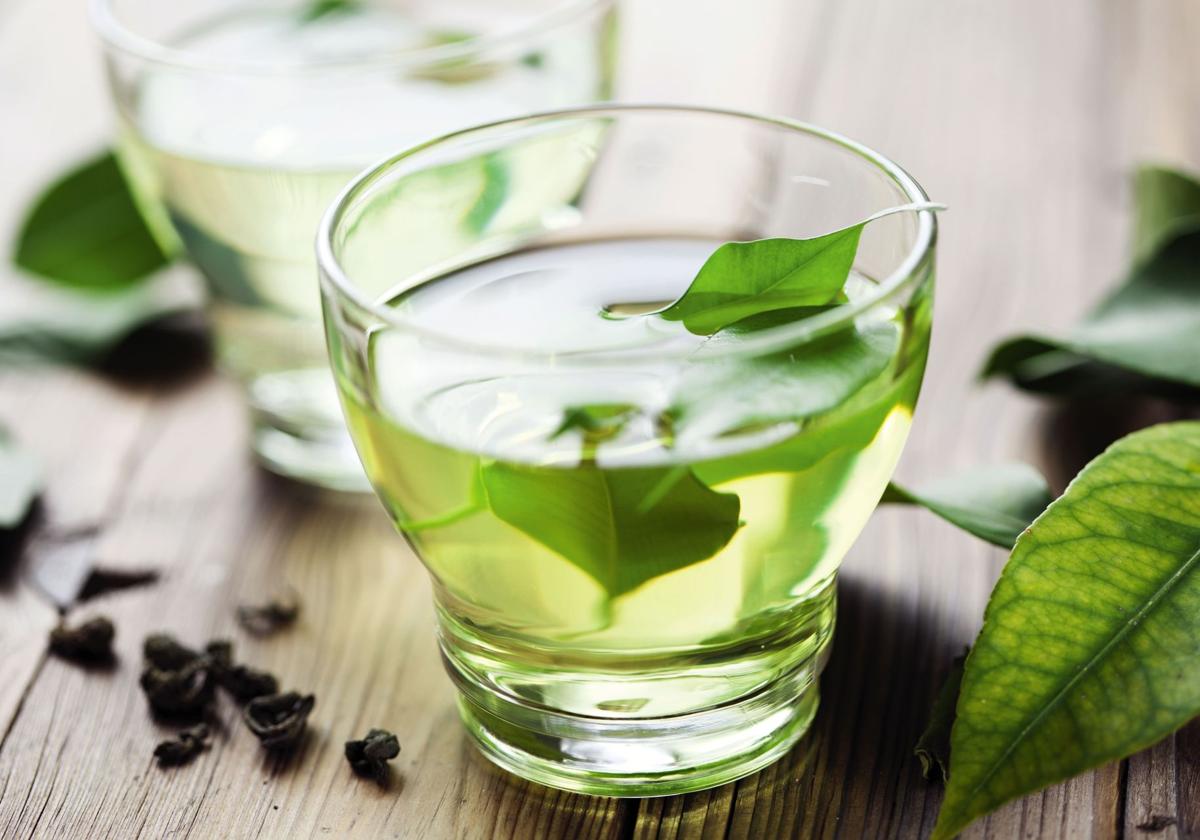 Las infusiones son diuréticos naturales que drenan la retención de líquido.