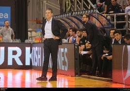 Pedro Martínez, durante el partido en Salónica que enfrentó al Aris y al Valencia Basket.