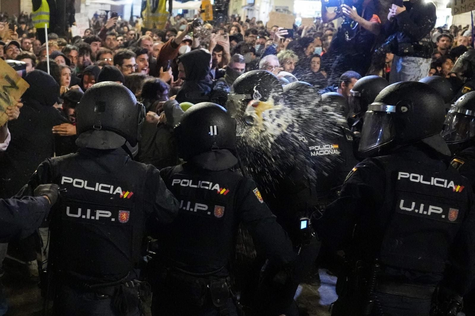 FOTOS: Altercados en la manifestación de Valencia contra la gestión de la DANA