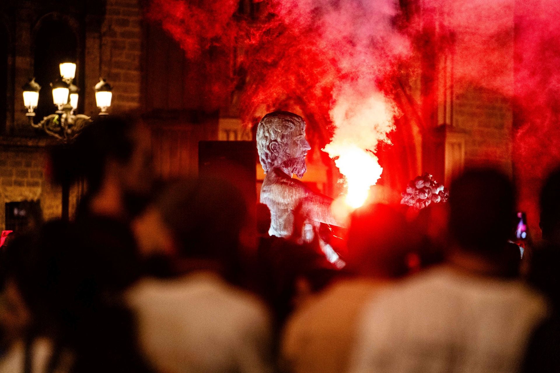 FOTOS: Altercados en la manifestación de Valencia contra la gestión de la DANA