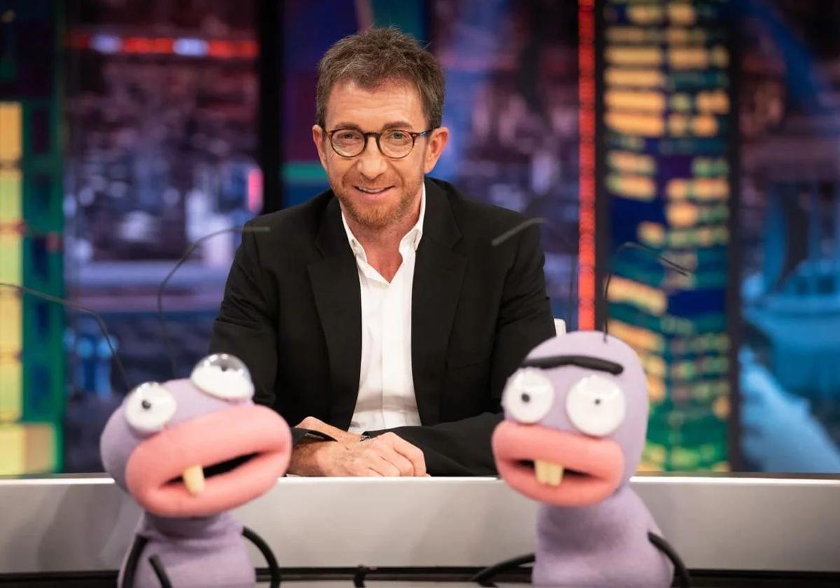 Pablo Motos junto a Trancas y Barrancas en 'El Hormiguero'.