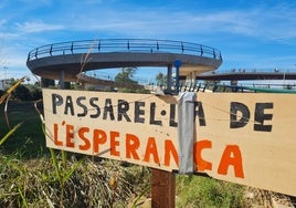 El cartel que recibe a los voluntarios que llegan a La Torre.