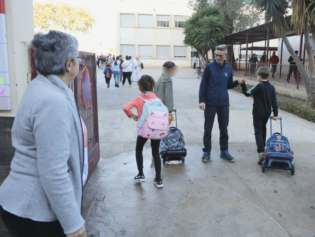 FOTOS | La vida vuelve a las aulas de 47 colegios de la zona cero