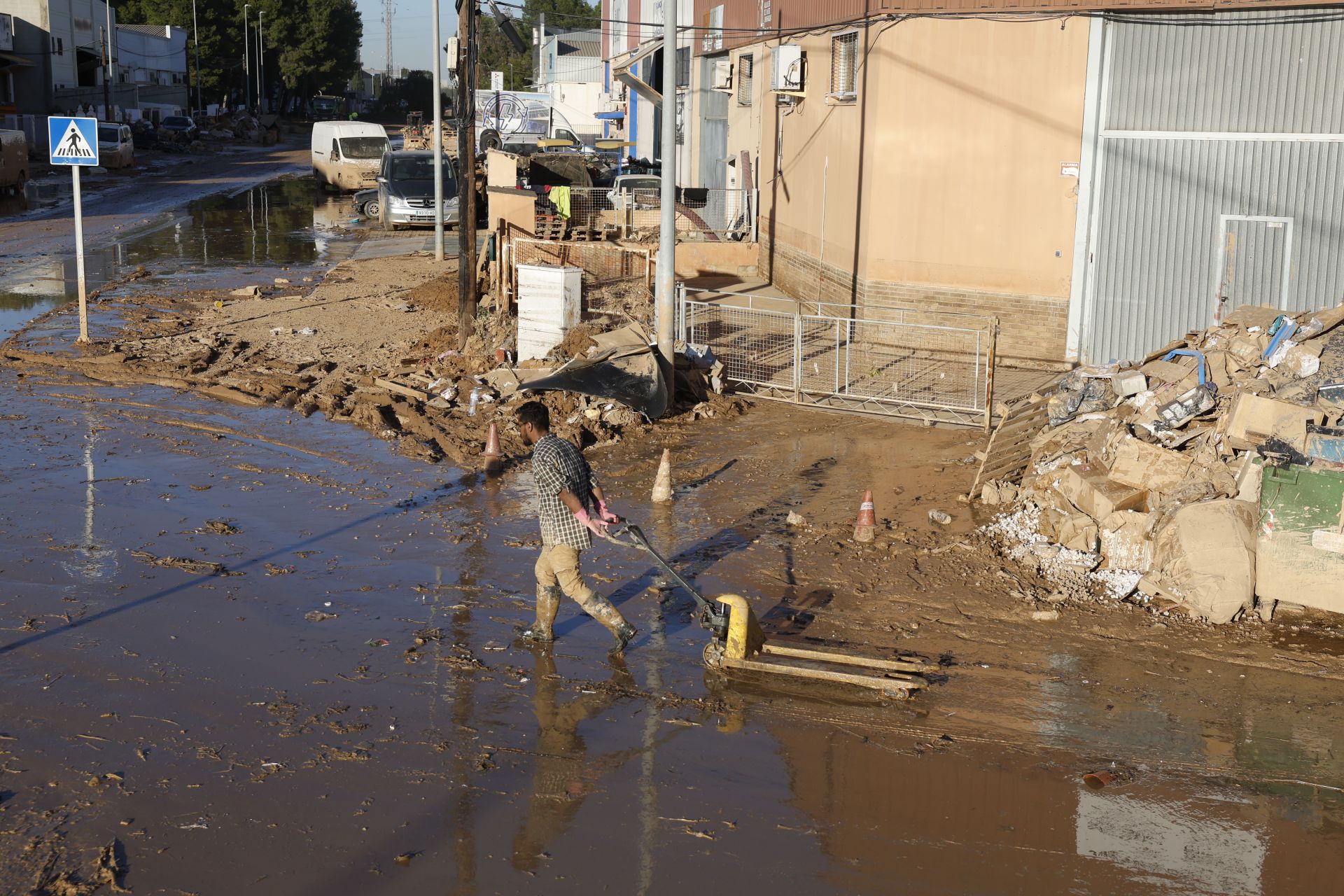 Así está el polígono de Catarroja tras el paso de la DANA