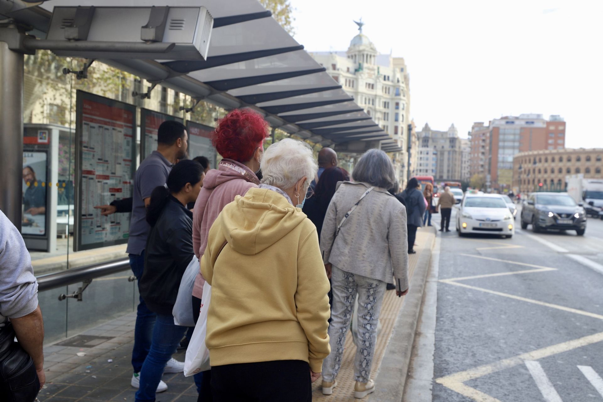 El colapso en el transporte de Valencia tras la DANA, en imágenes