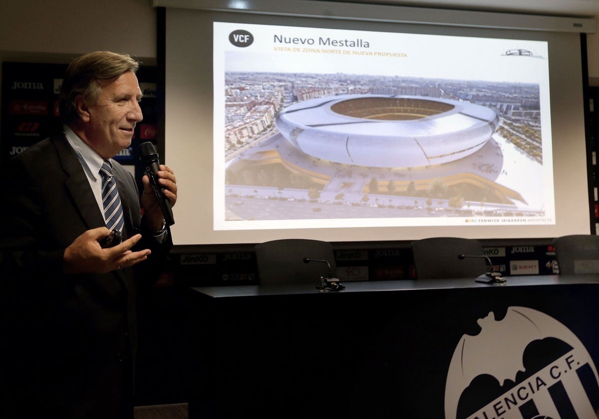 Fenwick, en una de sus muchas presentaciones del nuevo Mestalla.