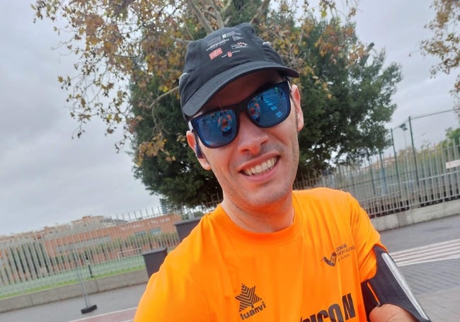 El doctor Rubén Lera en el Medio Maratón Valencia 2024.