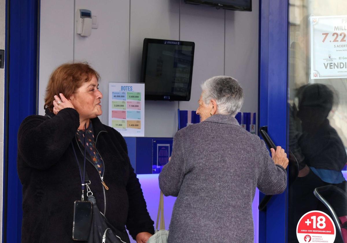 Ganadoras de un premio de lotería, en una imagen de archivo.