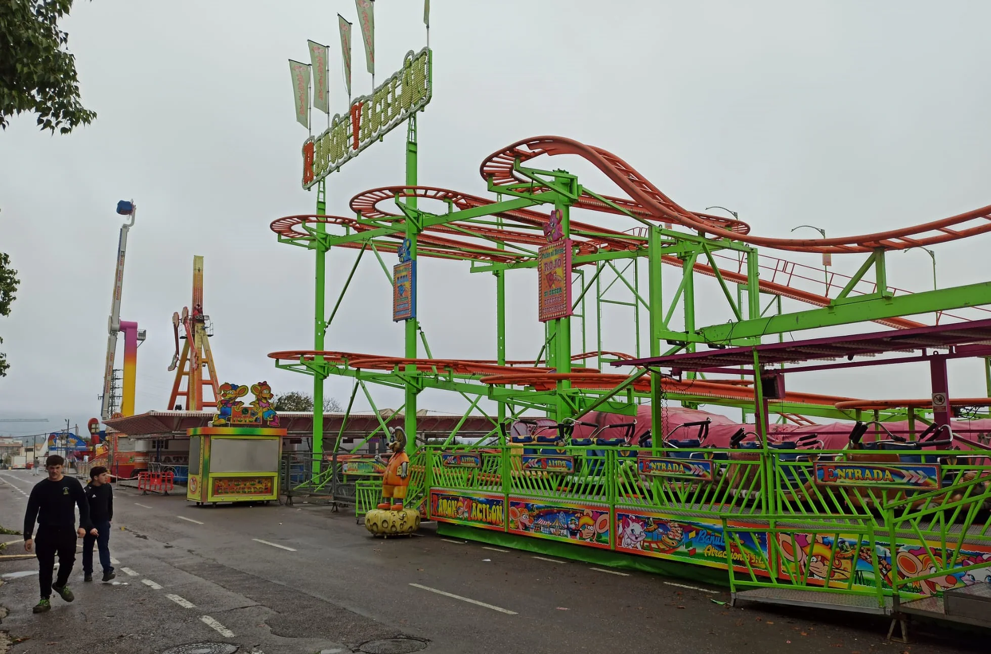 Atracciones preparadas para la Fira de Noviembre de Ontinyent.