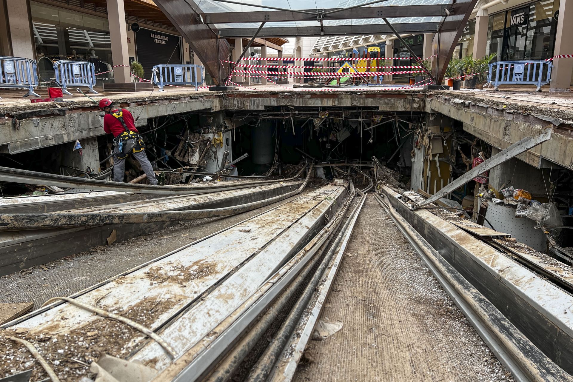 Así está el centro comercial Bonaire casi 20 días después de la DANA